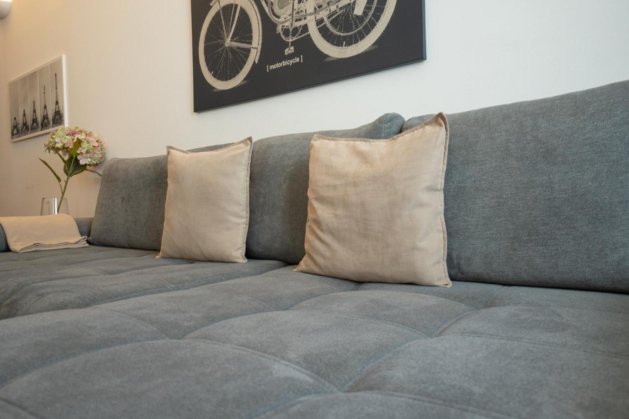 Charming Apartment With Balcony, Close To Stephansdom Cathedral Wenen Buitenkant foto