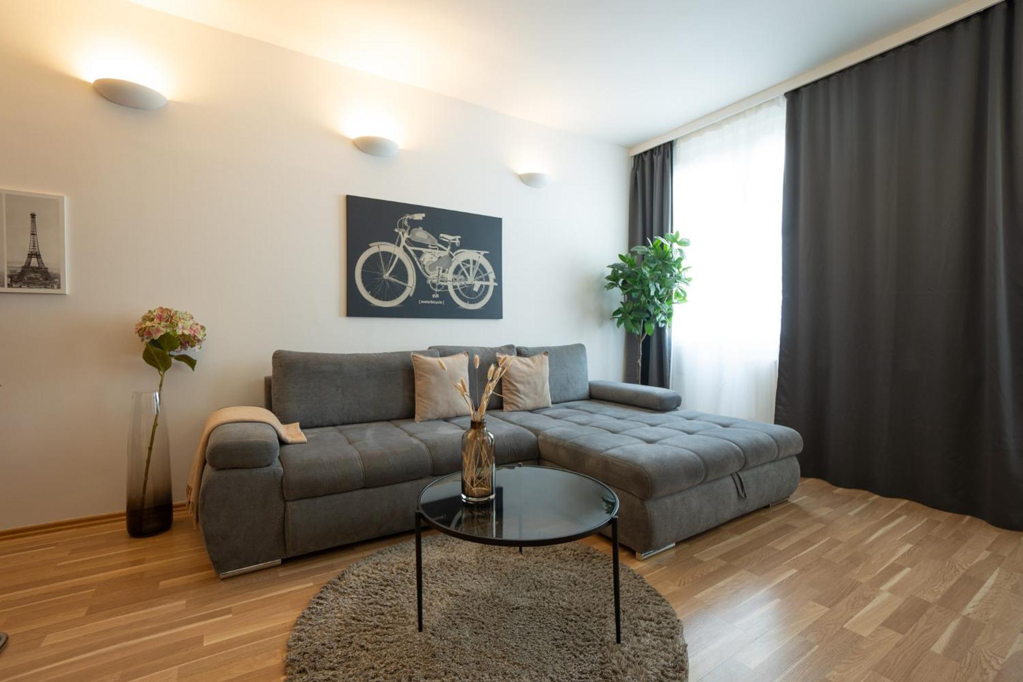 Charming Apartment With Balcony, Close To Stephansdom Cathedral Wenen Buitenkant foto