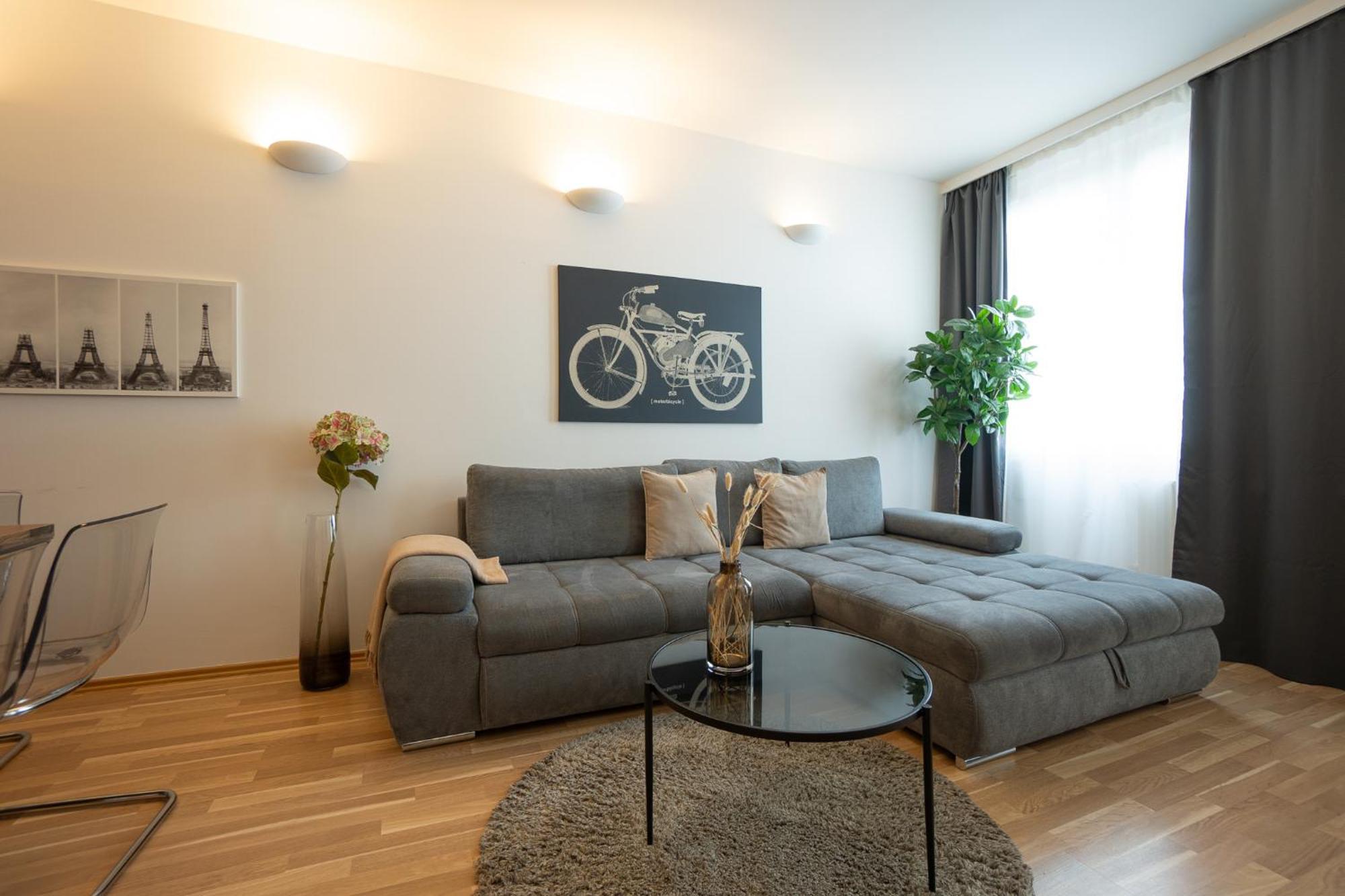 Charming Apartment With Balcony, Close To Stephansdom Cathedral Wenen Buitenkant foto