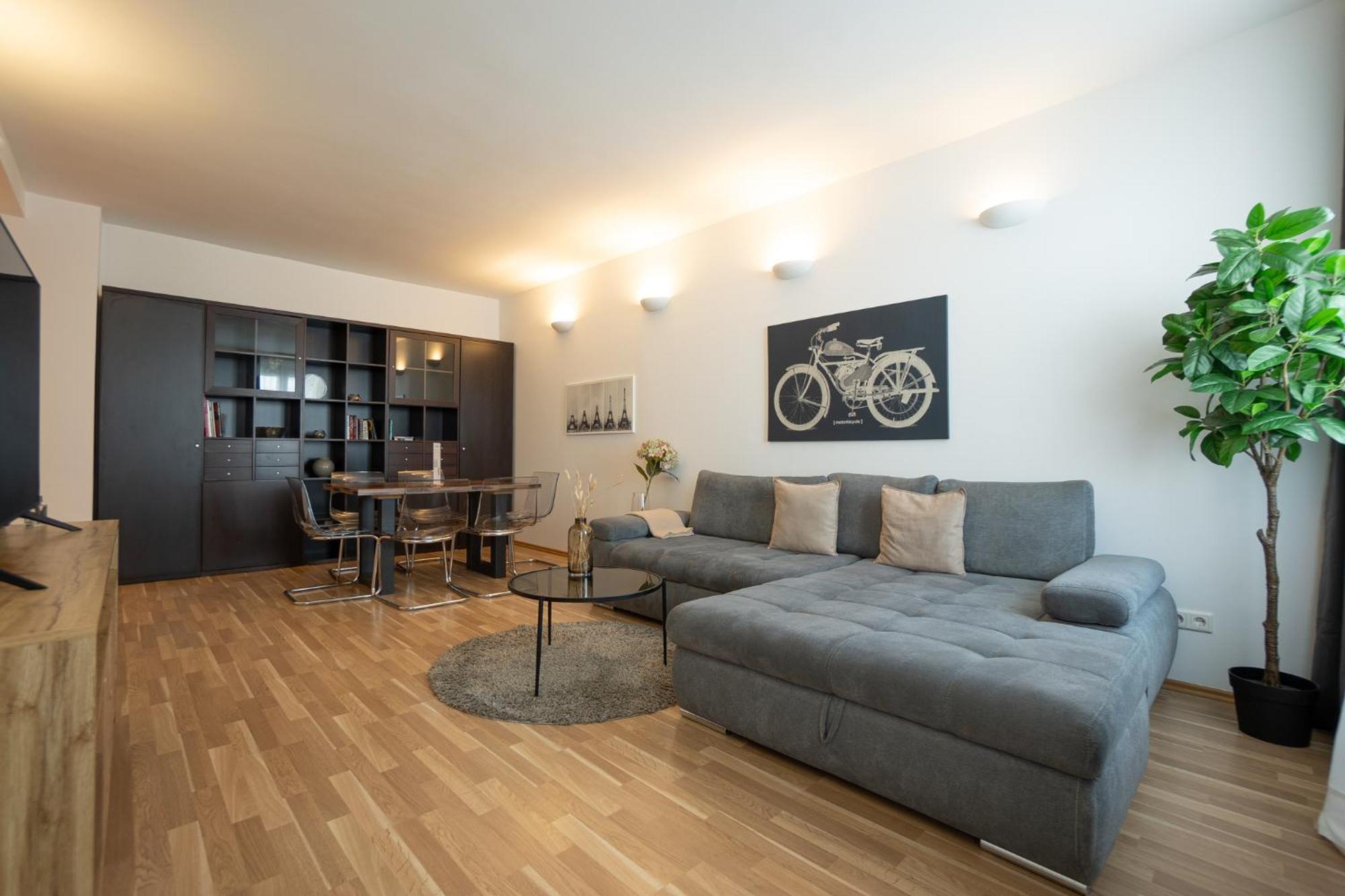 Charming Apartment With Balcony, Close To Stephansdom Cathedral Wenen Buitenkant foto