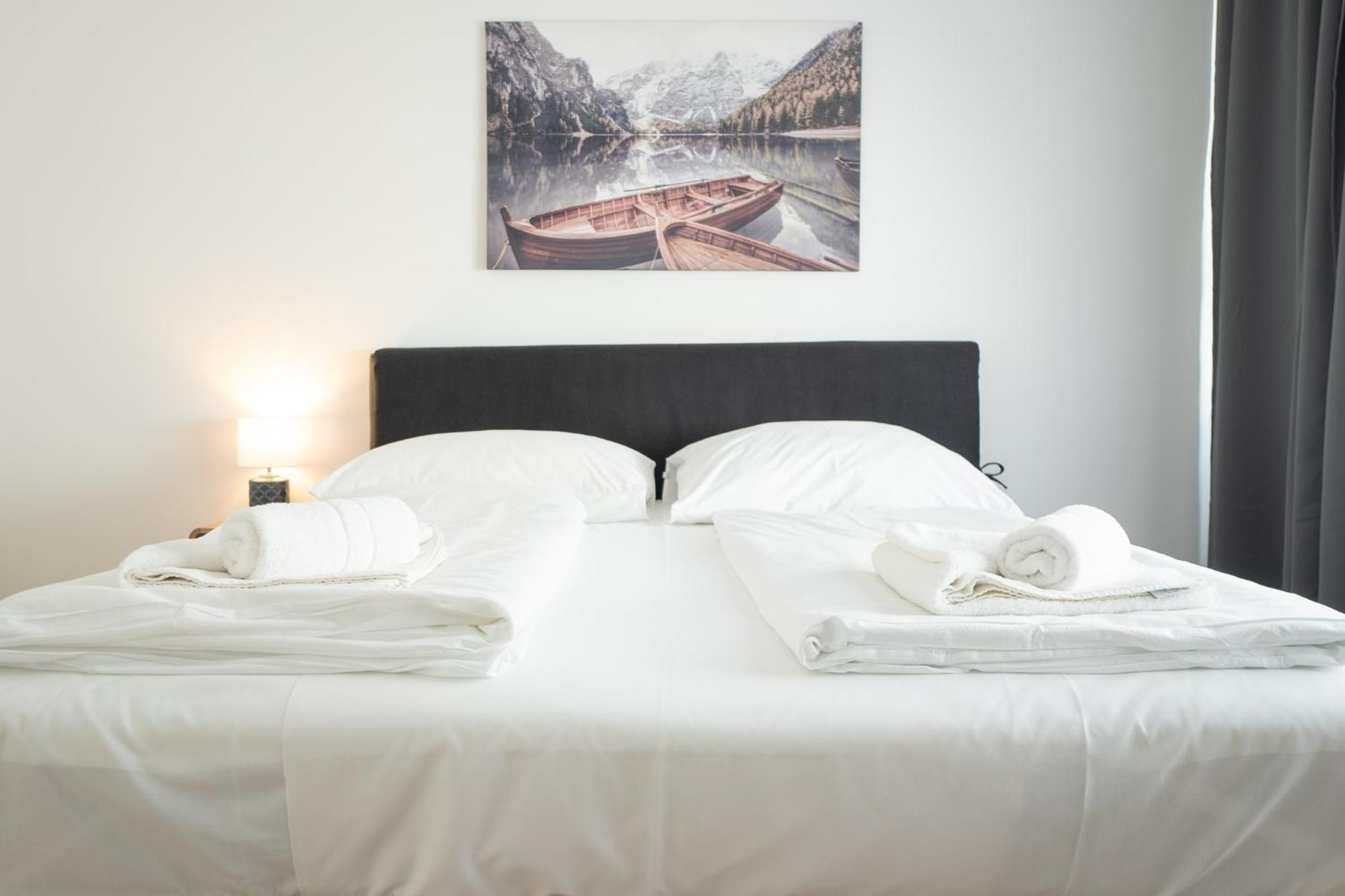 Charming Apartment With Balcony, Close To Stephansdom Cathedral Wenen Buitenkant foto
