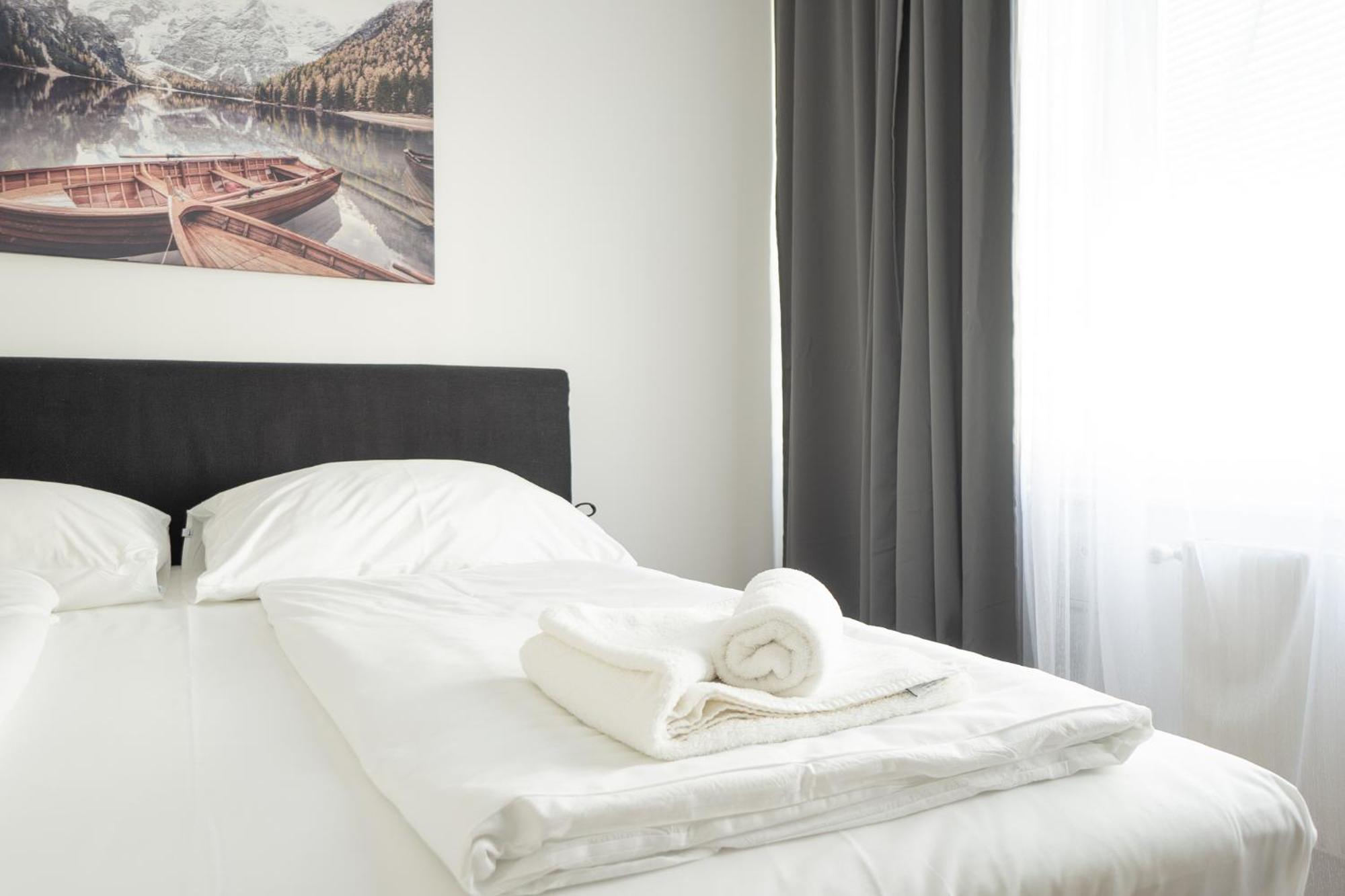 Charming Apartment With Balcony, Close To Stephansdom Cathedral Wenen Buitenkant foto