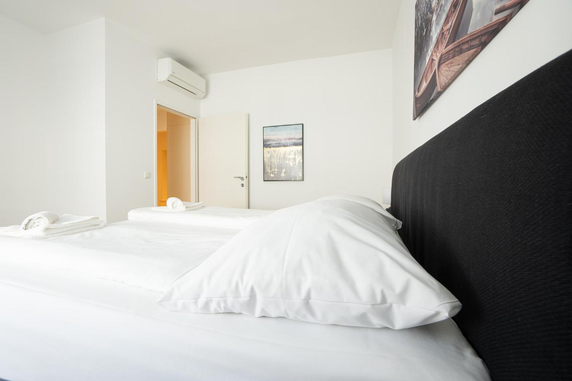 Charming Apartment With Balcony, Close To Stephansdom Cathedral Wenen Buitenkant foto